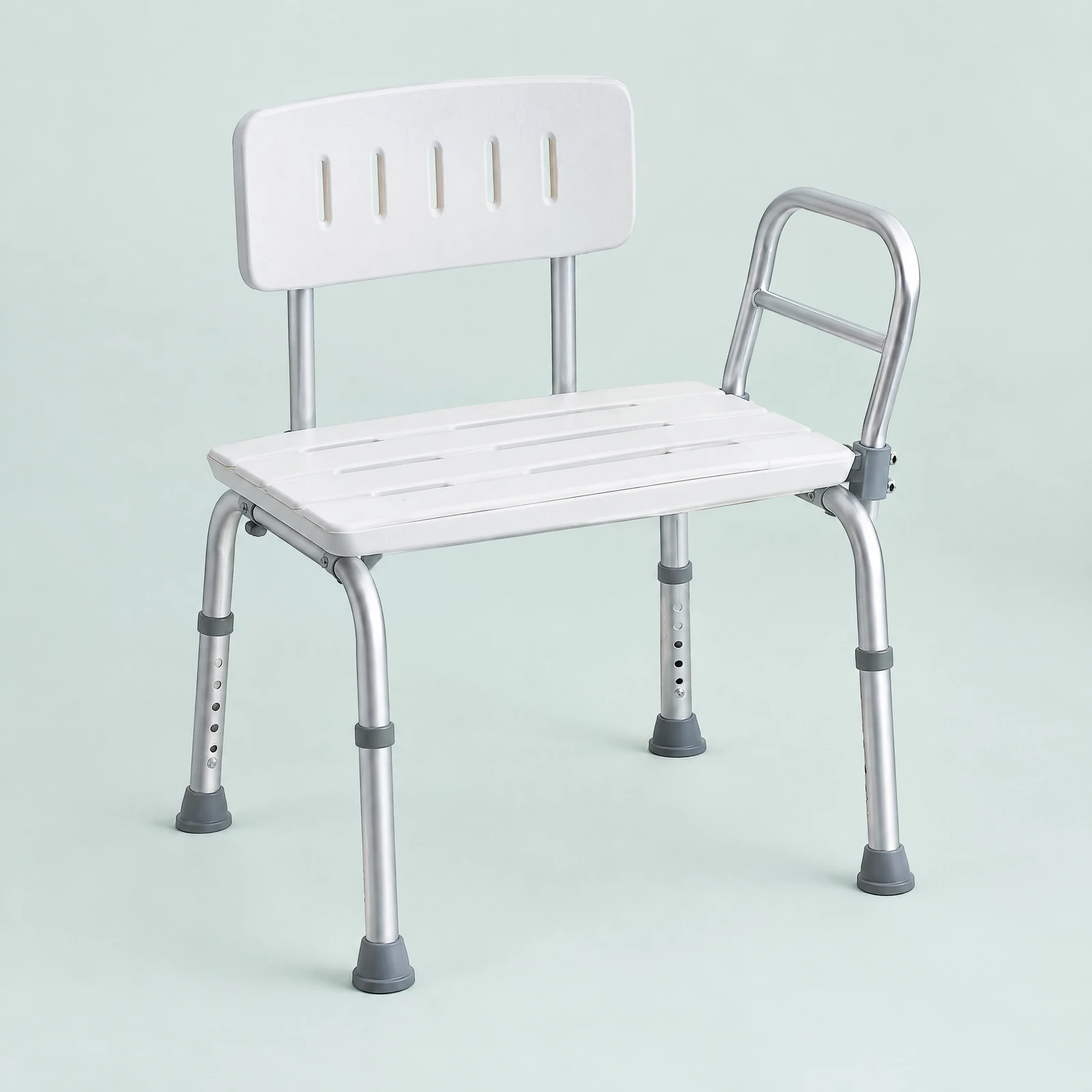 White slatted tub transfer bench with backrest, side handle and silver-tone legs